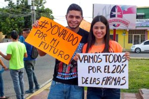 Jóvenes de Santa Rita realizan pancartazo por la libertad de los presos políticos