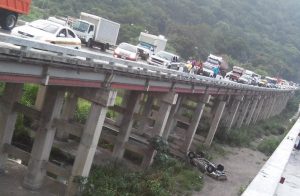 Cayó otro vehículo en el viaducto La Cabrera este martes