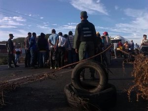 Protestan por falta de agua en la carretera Lara-Zulia #28Jun