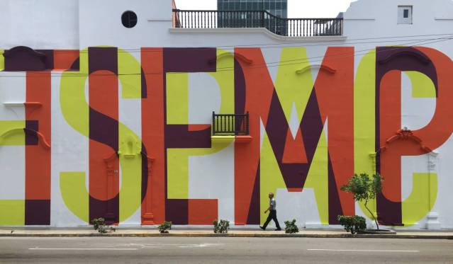 Grafiti del grupo Boa Mistura en una calle de Lima.