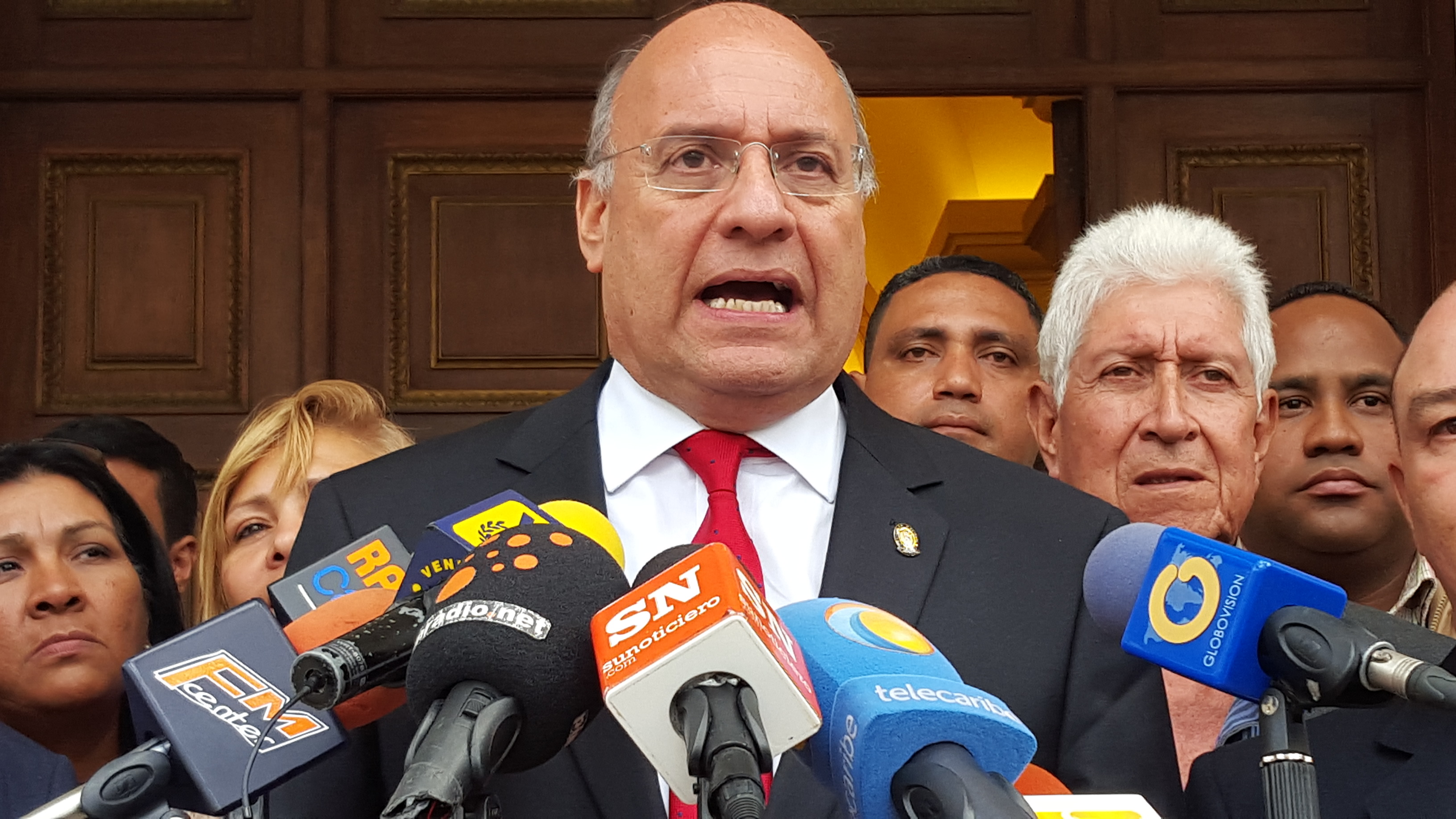 Dávila: Presidente del Consejo Permanente no puede alterar mayoría que está con la democracia