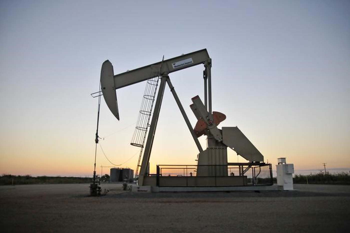 El petróleo en baja tras aumento de reservas de EEUU