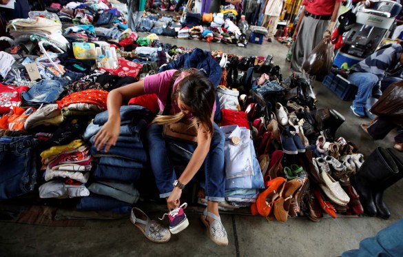 Receptor Acerca de la configuración por favor confirmar Venezolanos venden su ropa usada para comprar comida - LaPatilla.com