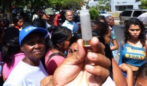 Con disparos al aire disolvieron a compradores en Puerto La Cruz