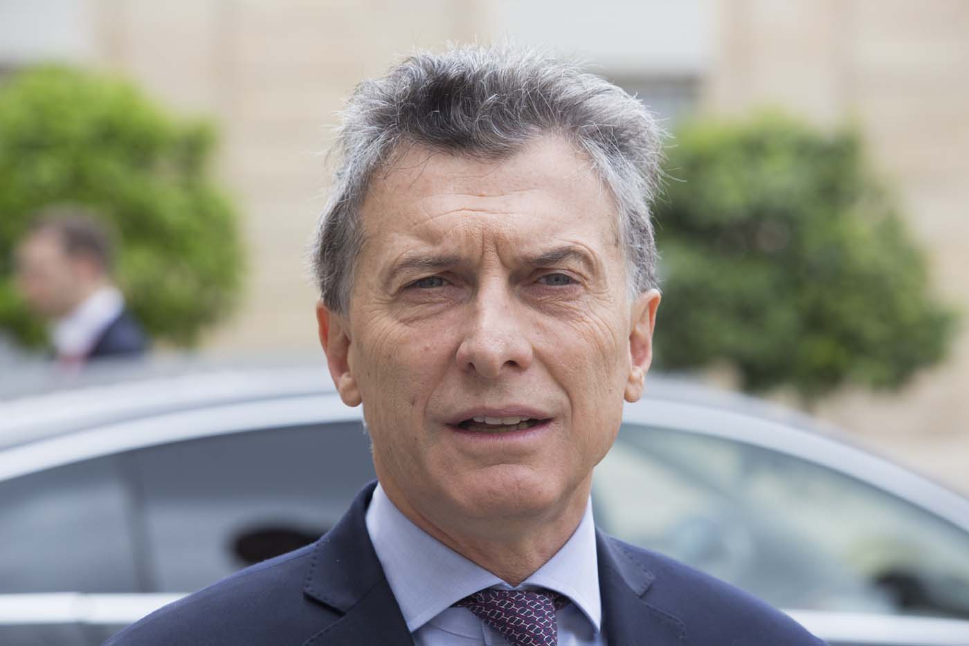Fiscal pide investigar a Macri por deuda de correo manejado por su familia