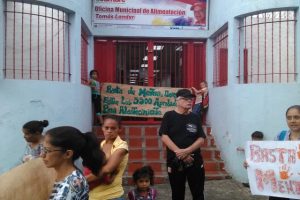 En Ocumare del Tuy tomaron la Oficina de Alimentación para pedir comida
