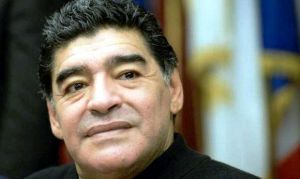 Maradona operado con éxito del hombro