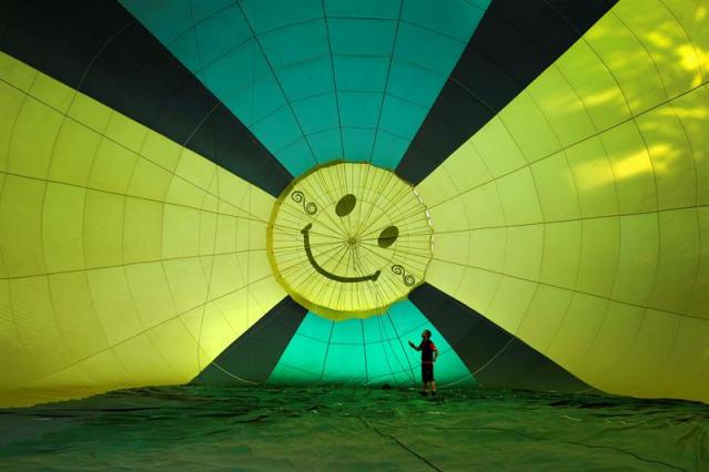 Varios globos aerostáticos durante el vuelo inaugural del 20º European Balloon Festival, que se celebra en la ciudad catalana de Igualada del 6 al 10 de Julio, consolidándose como el festival de globos aerostáticos mas importante de España. EFE/Susanna Sáez