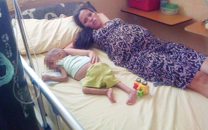 Maracaibo, Venezuela, 07/07/2016. Nino con un cuadro de desnutricion se encuentra recludio en el Hospital Chiquinquira de Maracaibo. En la foto: El nino estara tres meses hospitalizado en El Chiquinquira.