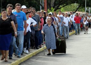 Colombia confirma que más de 35.000 venezolanos cruzaron la frontera en busca de alimentos