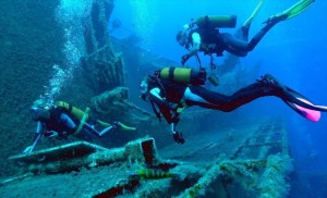 Grecia lleva a los turistas al fondo del mar