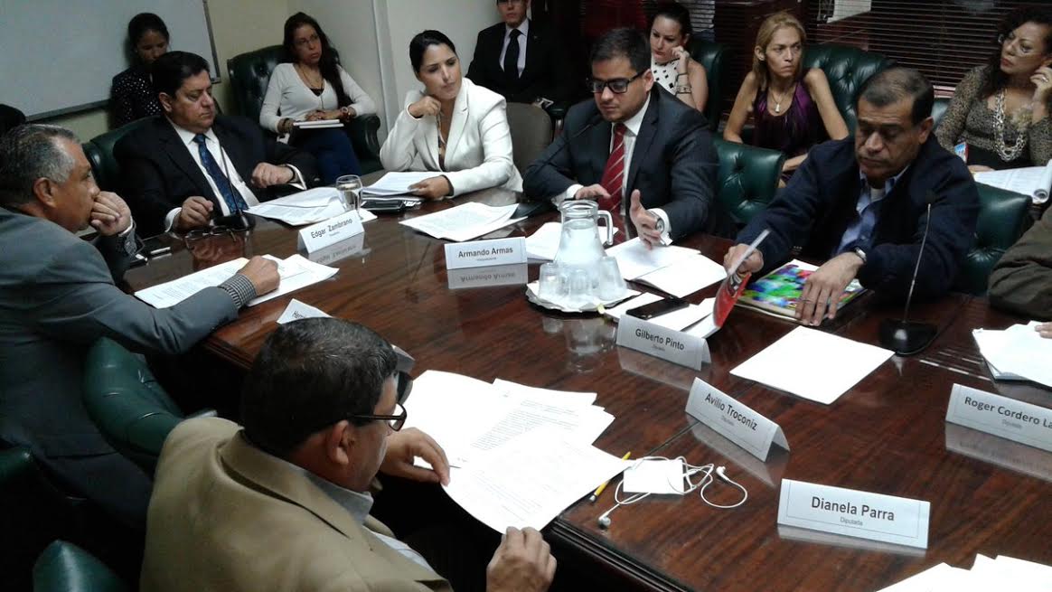 Armando Armas presentó informe de cinco casos de violación de DDHH atribuidos a la Fanb