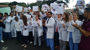 Protesta en el Hospital Central de Valencia por falta de insumos médicos (Fotos + Videos)