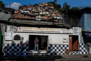 Los muertos que rechazan las funerarias en Venezuela