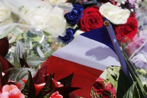 Cincuenta heridos en atentado de Niza están entre la vida y la muerte