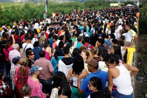 Más de 35 mil venezolanos habían cruzado la frontera este domingo al mediodía