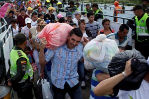 Así regresan miles de venezolanos después de hacer compras en Cúcuta (Fotos y Video)