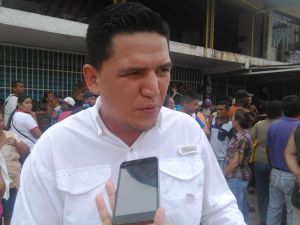 Charly Aponte: Maduro militarizó el hambre de los  venezolanos con Padrino López