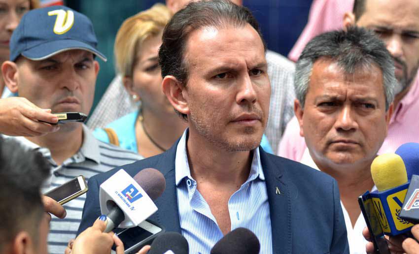 Diputado Carlos Lozano denunció el deterioro del viaducto de La Cabrera
