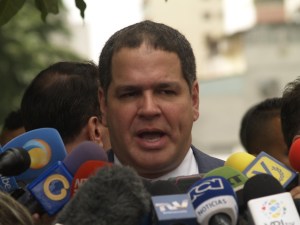 Luis Florido acudió a Fiscalía para formalizar denuncia sobre asesinato de escolta y amenazas