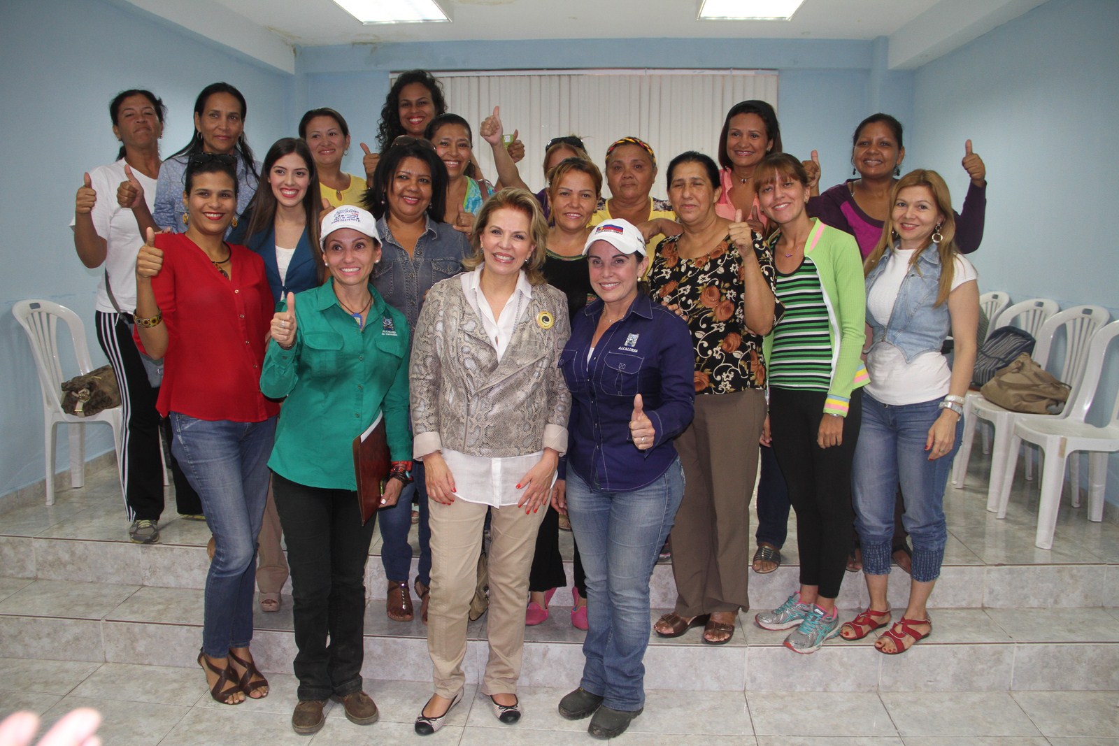 Eveling de Rosales realizó donativo a la Fundación Aliadas en Cadena
