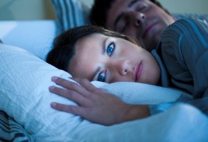 ¿Tienes problemas para dormir? Estas son las recomendaciones de expertos en EEUU para combatir el insomnio