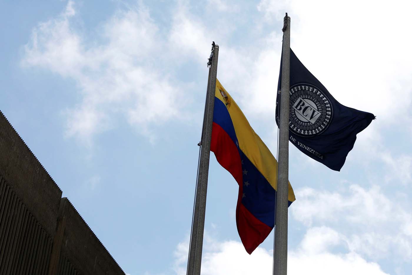 Reservas internacionales de Venezuela cayeron un tercio en 2016