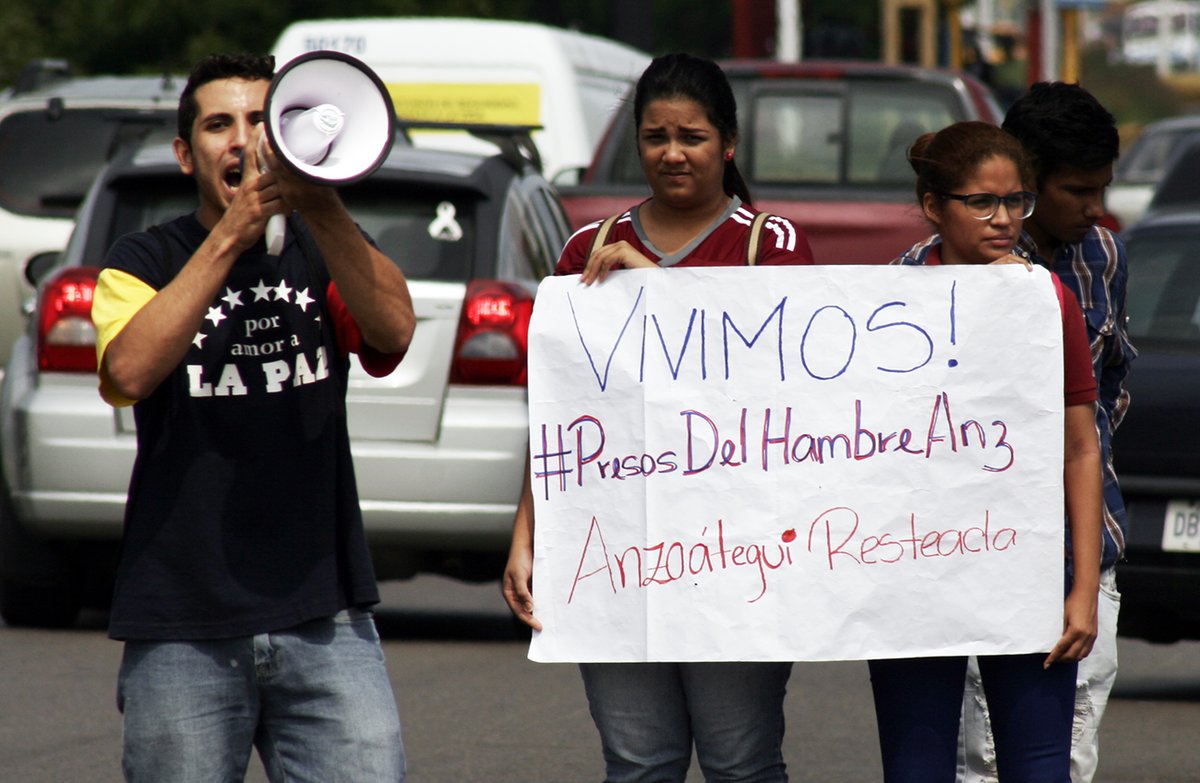 Jóvenes protestaron por escasez de alimentos en Anzoátegui (fotos)