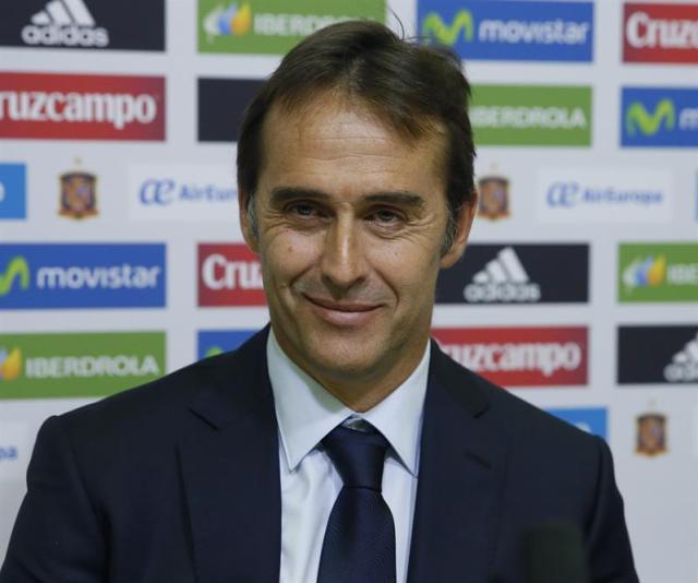 El entrenador guipuzcoano Julen Lopetegui durante su presentación como nuevo seleccionador español, en sustitución de Vicente del Bosque, esta tarde en la Ciudad del Fútbol de Las Rozas (Madrid). EFE