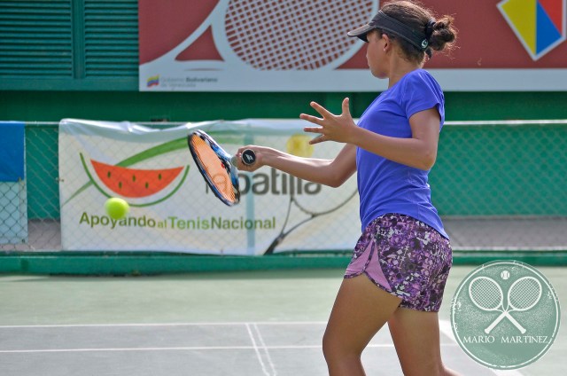 Maria Angela Nunez de Monagas pelota verde