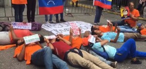 Cantaron el himno frente al Palacio de Justicia para pedir la libertad de Leopoldo López (Video)