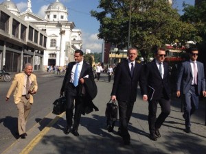 Llegan al Palacio de Justicia abogados de López para la audiencia (Fotos)