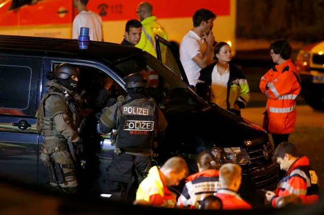 Special force police officers stand in front of a car near the Olympia shopping mall, following a shooting rampage at the mall in Munich, Germany July 23, 2016. REUTERS/Michael Dalder
