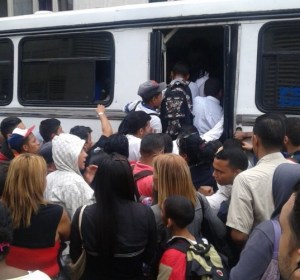 Camionetas colapsaron por avería en el Metro de Caracas (Fotos)