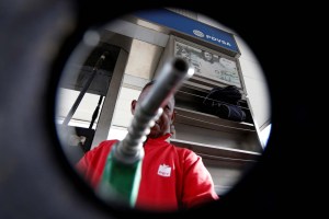 Gasolina en pesos aún es “bachaqueable”