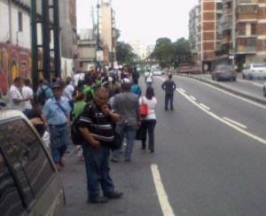 Paradas de camionetas de la avenida Urdaneta están full por cierre del Metro de Caracas