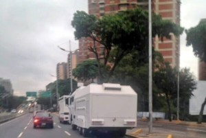 Reportan presencia de tanquetas de la GNB en la avenida Libertador