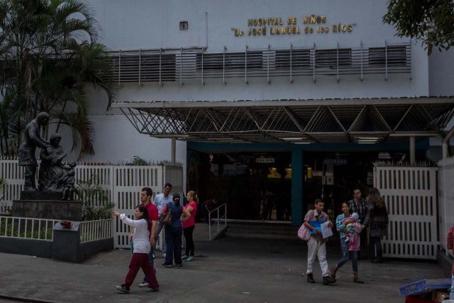 ACOMPAÑA CRÓNICA: VENEZUELA MALNUTRICIÓN. CAR01. CARACAS (VENEZUELA), 27/07/2016.- Fotografía del edificio del hospital infantil "Dr. José Manuel de Los Ríos", el 18 de julio de 2016, en Caracas (Venezuela). El desabastecimiento en Venezuela ha provocado un aumento de la malnutrición infantil, un problema que siempre ha enfrentado el país caribeño pero que ahora se ha agravado por la falta de fórmulas lácteas y alimentos con proteínas. EFE/Miguel Gutiérrez