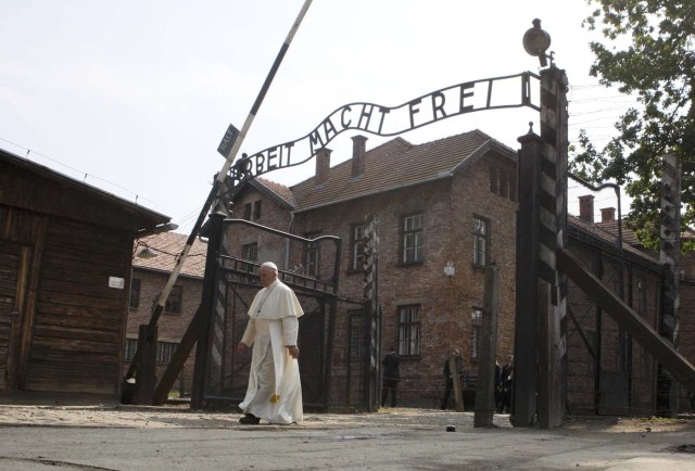 Pope Francis walks through a gate with the words "Arbeit macht frei" (Work sets you free) at the former Nazi German concentration and extermination camp Auschwitz-Birkenau in Oswiecim, Poland, July 29, 2016.  REUTERS/Kacper Pempel