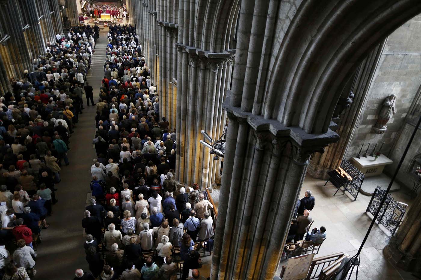 Dolor y horror en el funeral del sacerdote degollado en Francia (fotos)