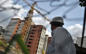 Constructores rechazan decreto que autoriza la ocupación de terrenos