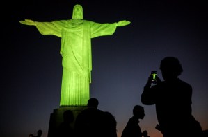 Iluminan de verde y amarillo monumentos de doce países para destacar Río 2016 (Fotos)