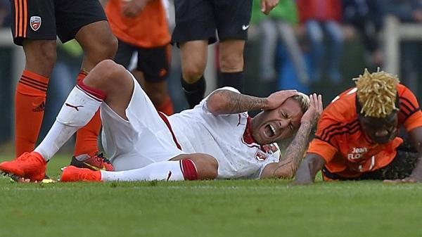 Futbolista francés perdió la mitad de una oreja en partido amistoso (Fotos)