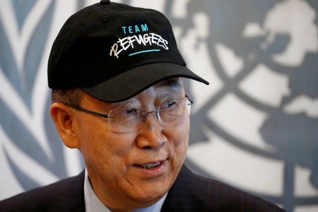 The Secretary General of the United Nations Ban Ki-moon wears a Refugee Olympic Team hat as a show of support during a photo call at United Nations Headquarters in the Manhattan borough New York, U.S., August 3, 2016. REUTERS/Carlo Allegri