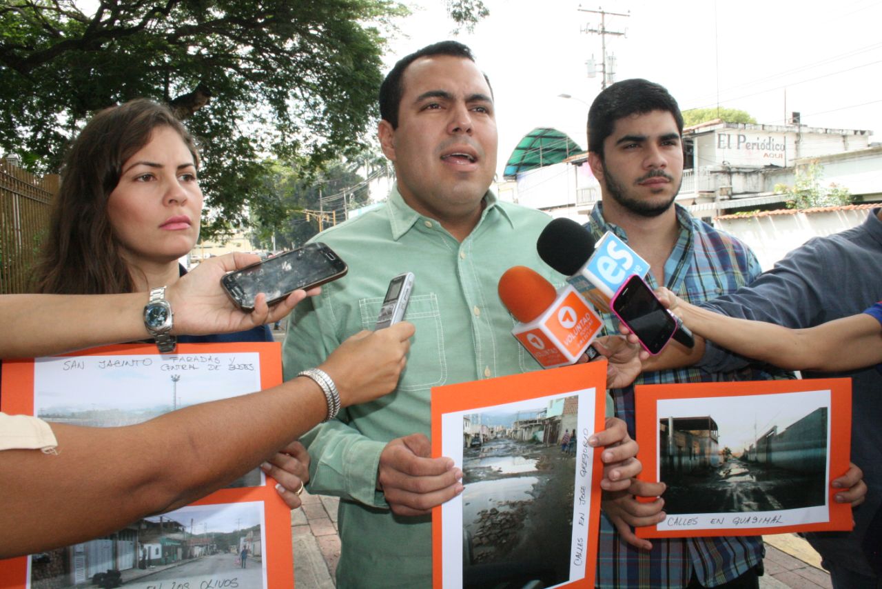 Denuncian al alcalde de Maracay por su “ineficiente” gestión en materia de vialidad (Fotos)