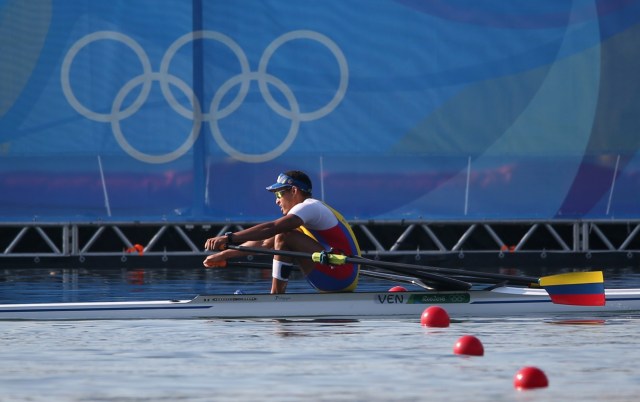 2016 Rio Olympics - Rowing - Preliminary - Men's Single Sculls Heats - Lagoa Stadium - Rio De Janeiro, Brazil - 06/08/2016. Jakson Vicent Monasterio (VEN) of Venezuela competes. REUTERS/Carlos Barria FOR EDITORIAL USE ONLY. NOT FOR SALE FOR MARKETING OR ADVERTISING CAMPAIGNS.