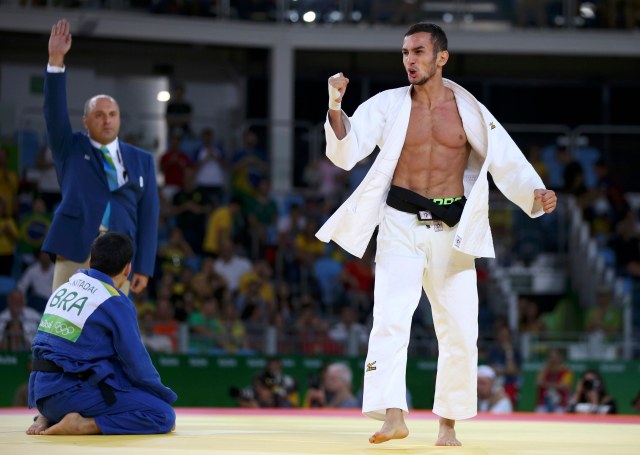 2016 Rio Olympics - Judo - Quarterfinal - Men -60 kg Quarterfinals - Carioca Arena 2 - Rio de Janeiro, Brazil - 06/08/2016. Orkhan Safarov (AZE) of Azerbaijan and Felipe Kitadai (BRA) of Brazil react. REUTERS/Toru Hanai FOR EDITORIAL USE ONLY. NOT FOR SALE FOR MARKETING OR ADVERTISING CAMPAIGNS.