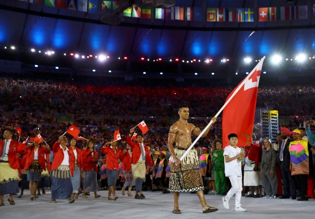 2016 Rio Olympics - Opening Ceremony - Maracana - Rio de Janeiro, Brazil - 05/08/2016. Flagbearer Pita Nikolas Taufatofua (TGA) of Tonga leads his contingent during the opening ceremony. REUTERS/Kai Pfaffenbach FOR EDITORIAL USE ONLY. NOT FOR SALE FOR MARKETING OR ADVERTISING CAMPAIGNS.