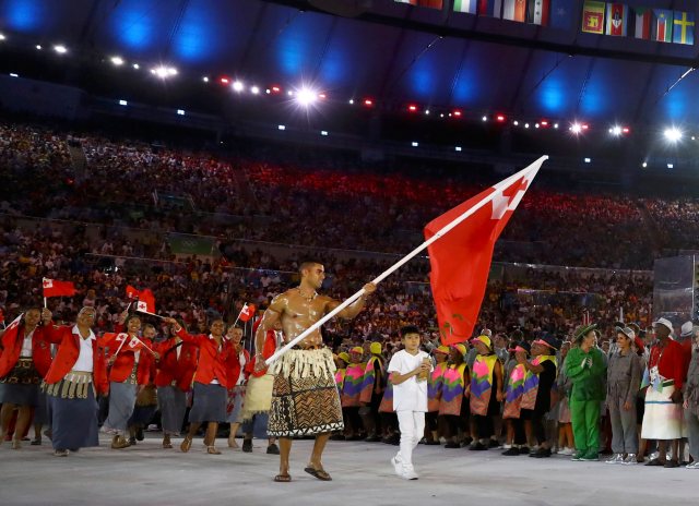 2016 Rio Olympics - Opening Ceremony - Maracana - Rio de Janeiro, Brazil - 05/08/2016. Flagbearer Pita Nikolas Taufatofua (TGA) of Tonga leads his contingent during the opening ceremony. REUTERS/Kai Pfaffenbach FOR EDITORIAL USE ONLY. NOT FOR SALE FOR MARKETING OR ADVERTISING CAMPAIGNS.
