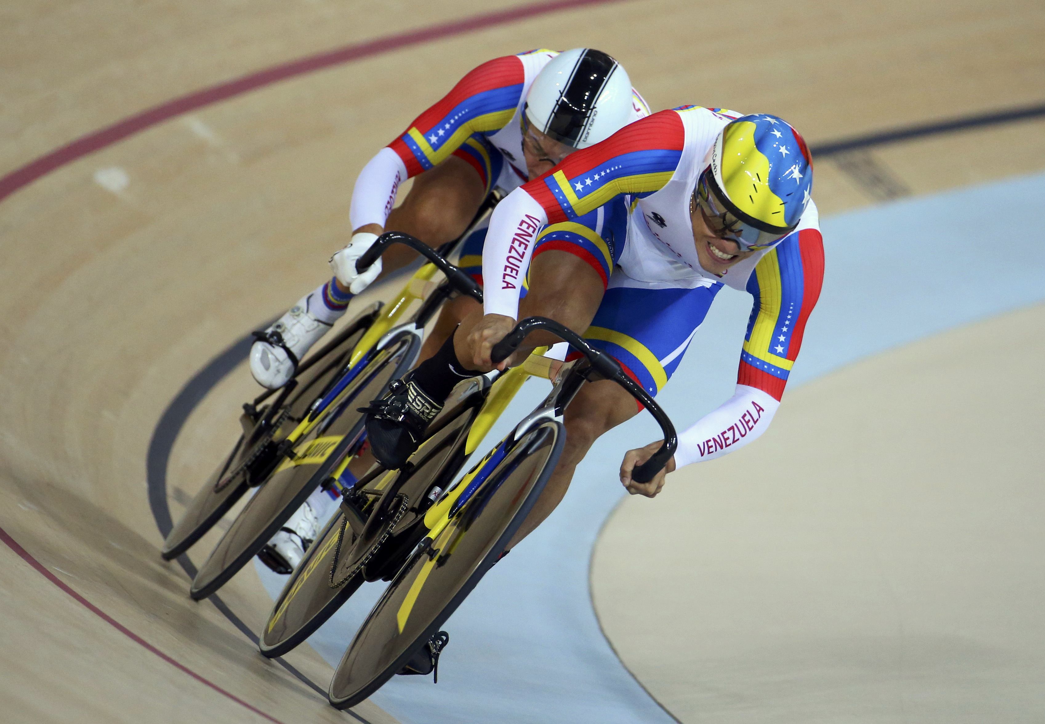 Equipo de velocidad masculino ganó diploma olímpico en ciclismo de pista